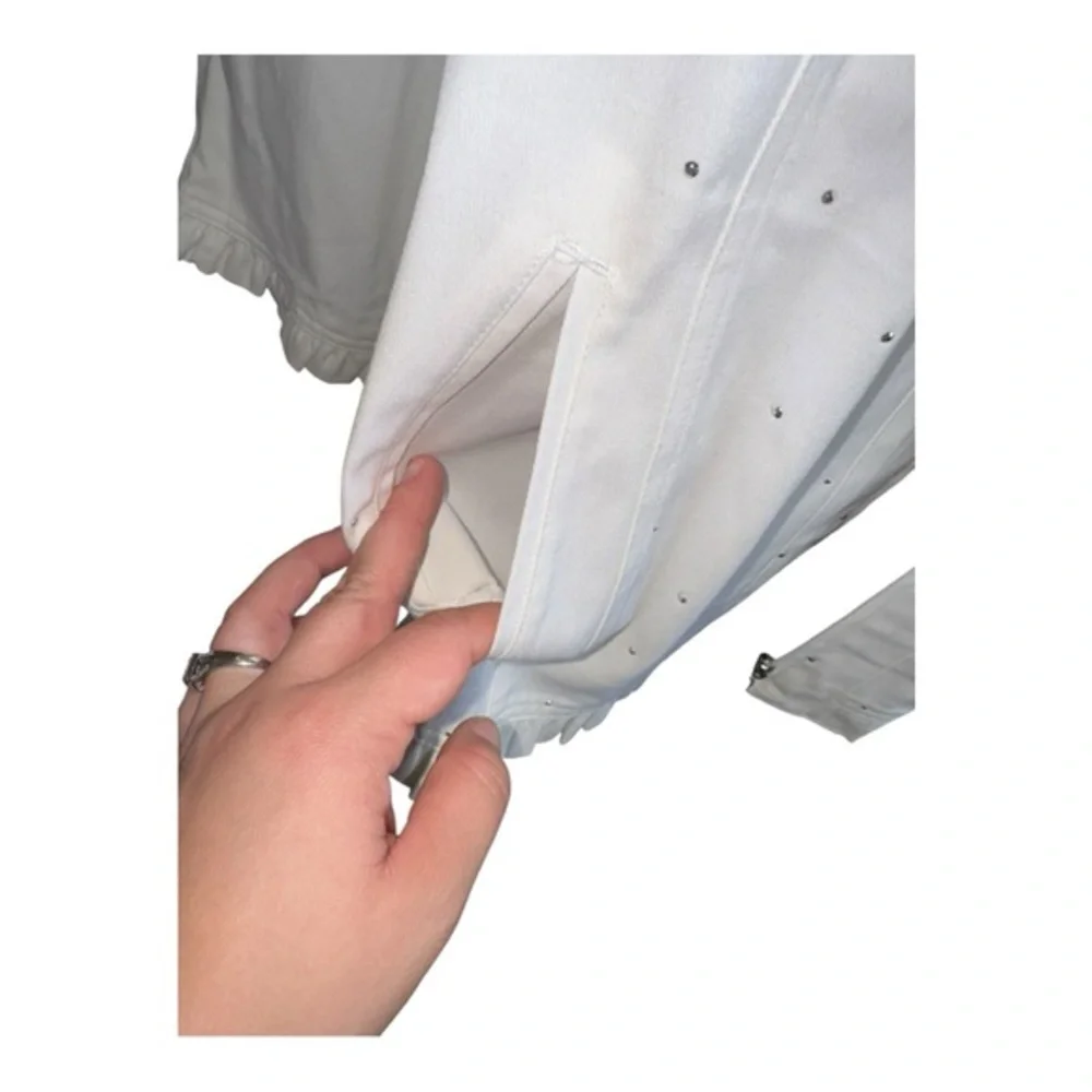 Quacker Factory Sparkle and Shine stretch jacket in white and silver‎ size 1X